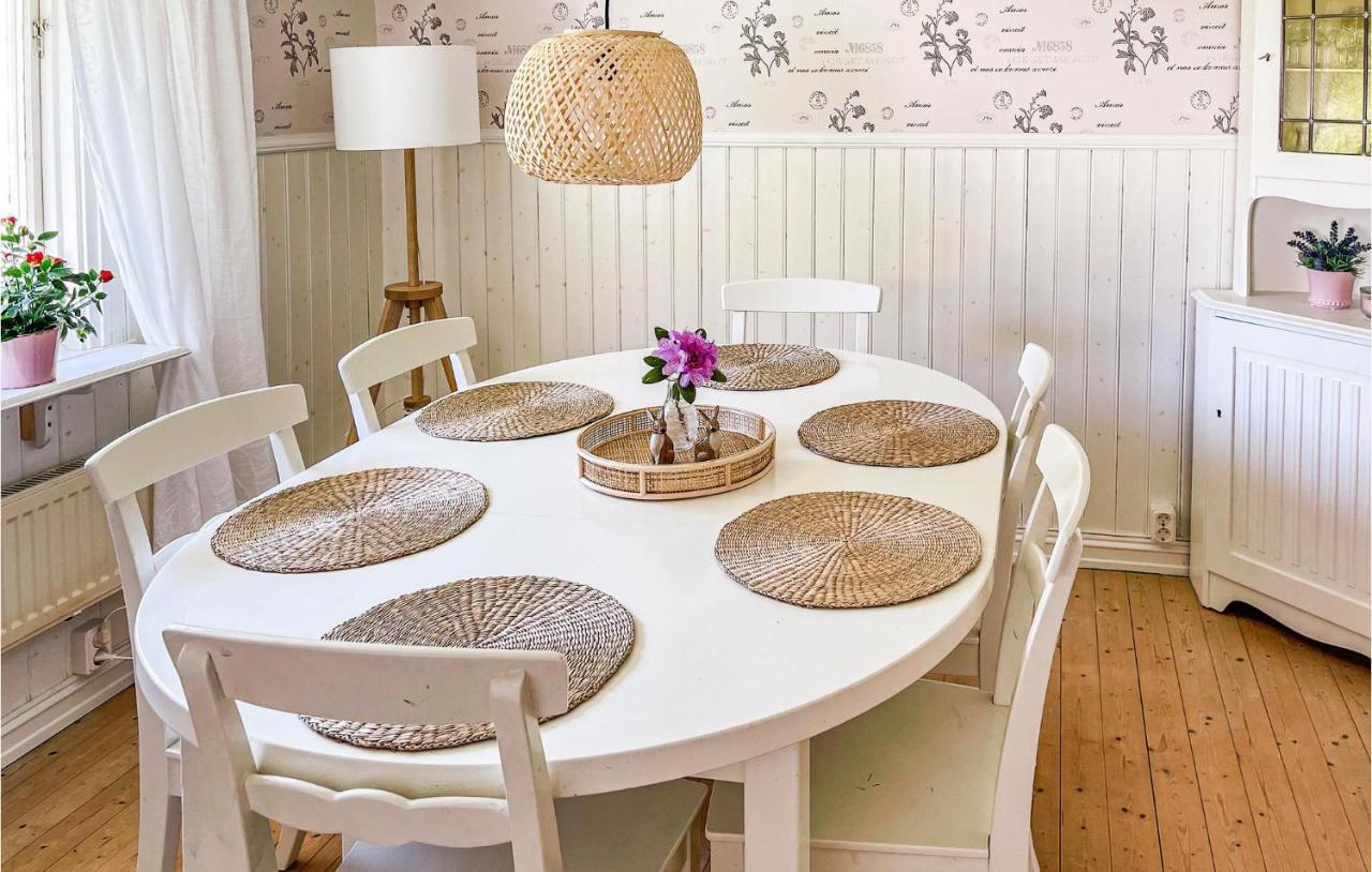Cozy Home In Strmstad With Wifi Stromstad Luaran gambar