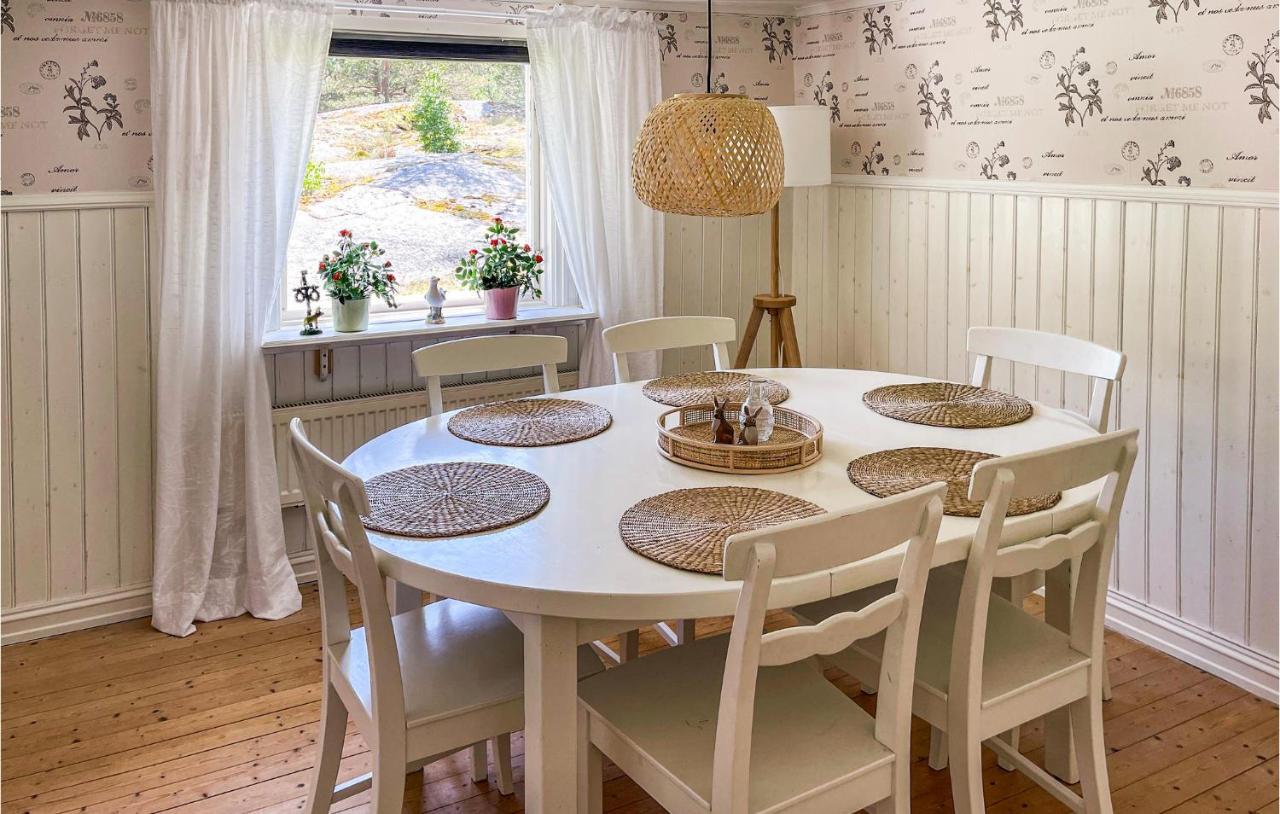 Cozy Home In Strmstad With Wifi Stromstad Luaran gambar